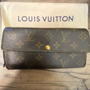 Used LV wallet